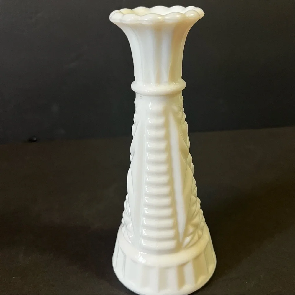 MCM Anchor Hocking Milk Glass Bud Vase Flower White Stars and Bars Vintage 6